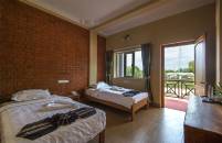 23018-12-21-Burma-Hotel-room-with-balcony-MM8_3078